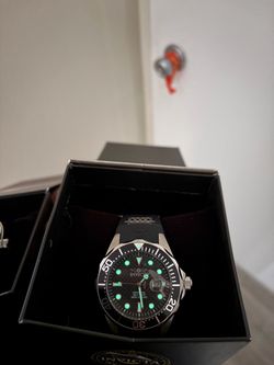 Black and Grey stainless steel Invicta diver watch.