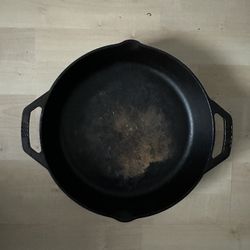 Lodge Cast Iron Skillet - Barely Used