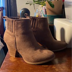 Beautiful Beige Boots Size 7 $10