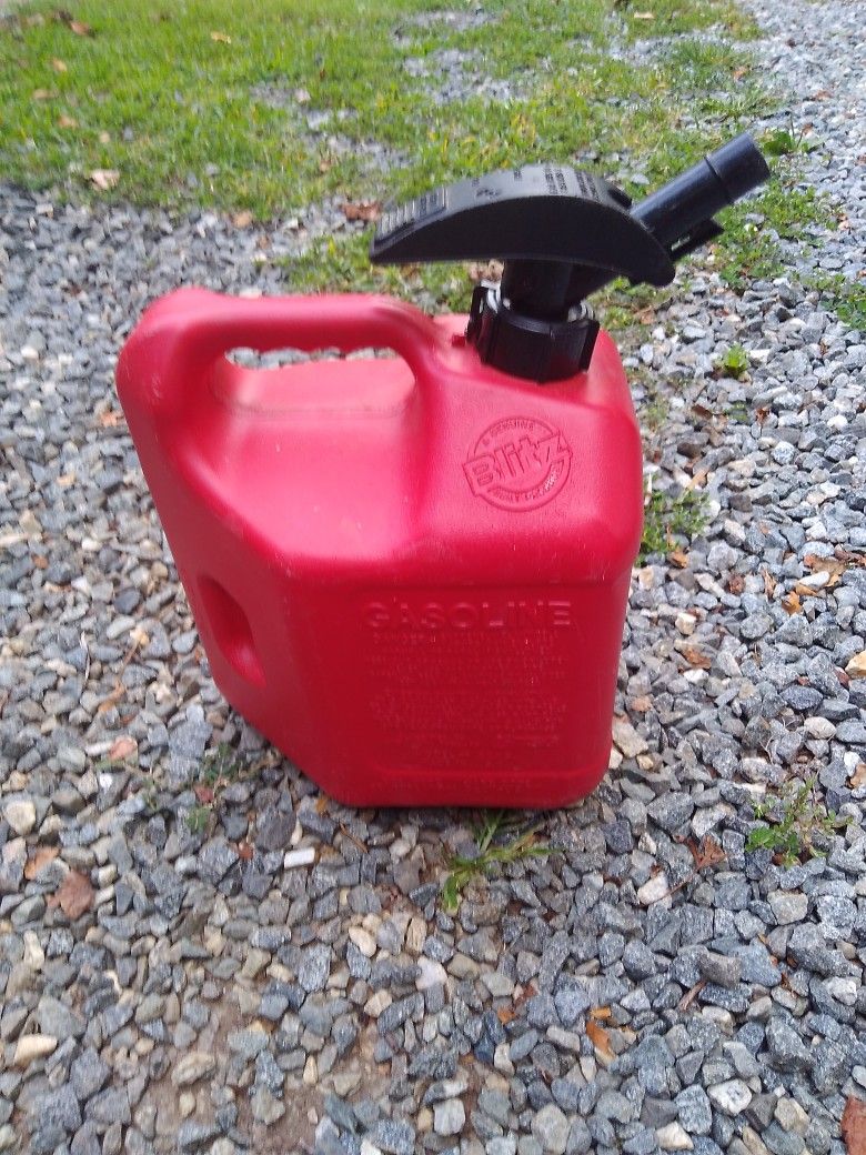 2.5. GAL. SAFTY. CAN NO SPILL GAS CAN.