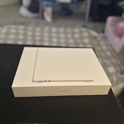 2022 13 inch Apple macbook air with Apple m2 chip 