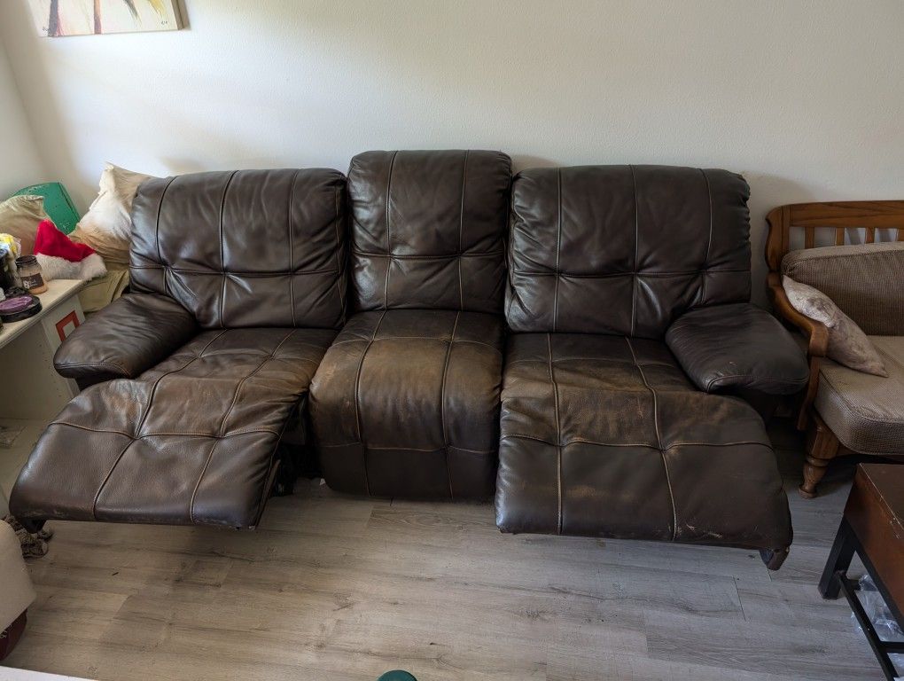 Leather Sofa With Extendable Footrests