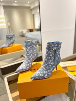 LV women's shoes (with box)