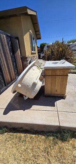 Jacuzzi And Vanity (Look At Description)