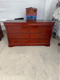 6 drawer wooden dresser !