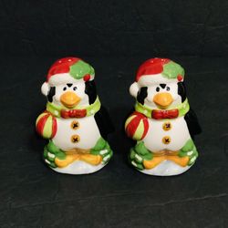 NEW Christmas Penguin Salt & Pepper Shakers wearing Santa hats and scarves