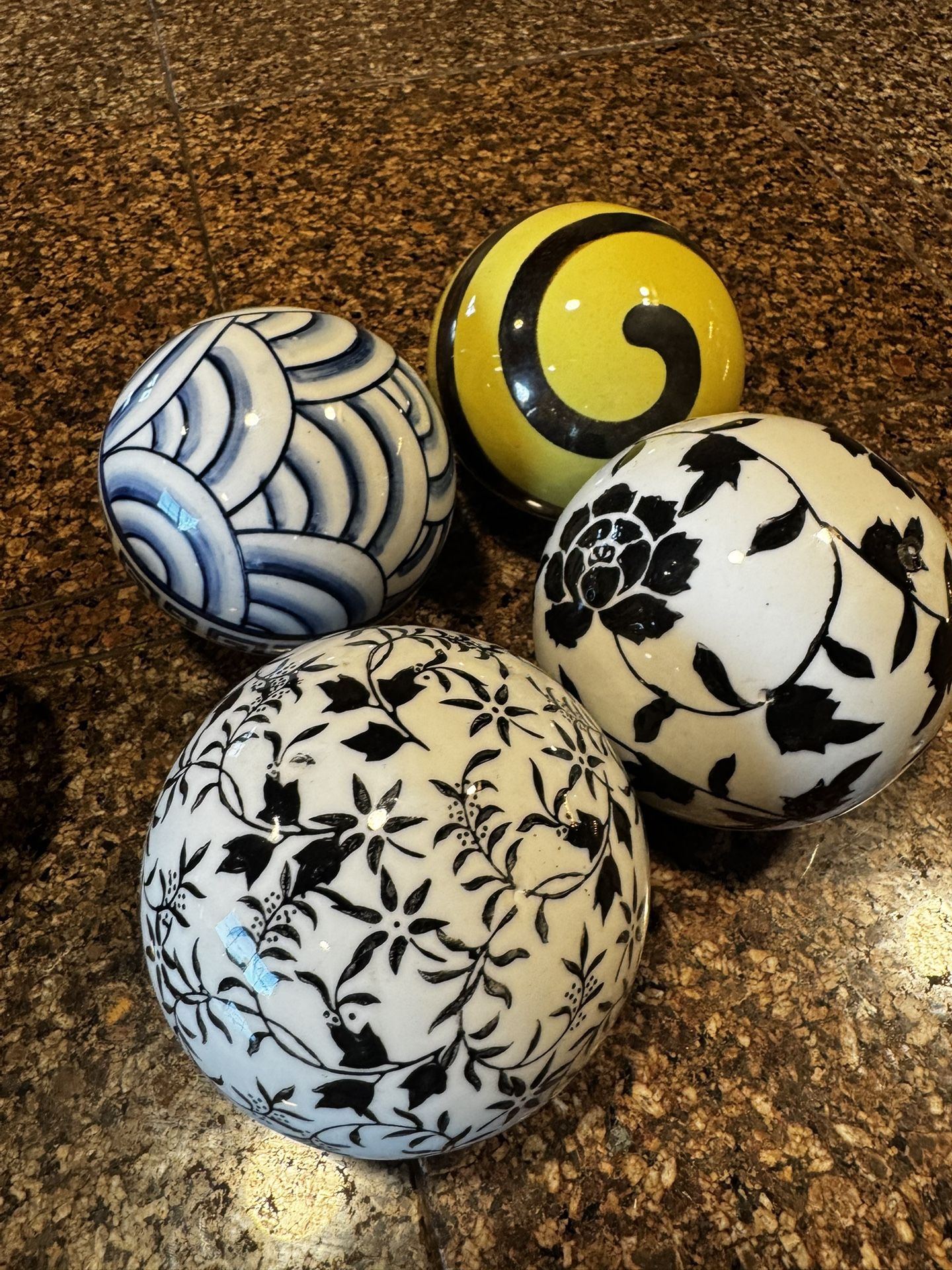 4 Glass Decorative Balls