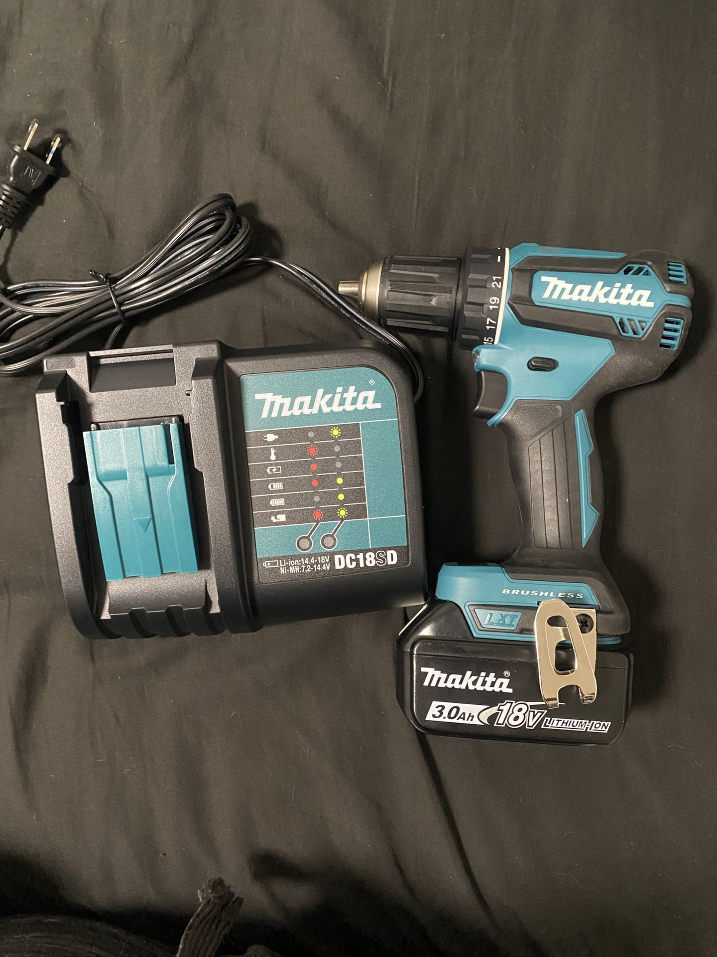 18V LXT MAKITA DRILL