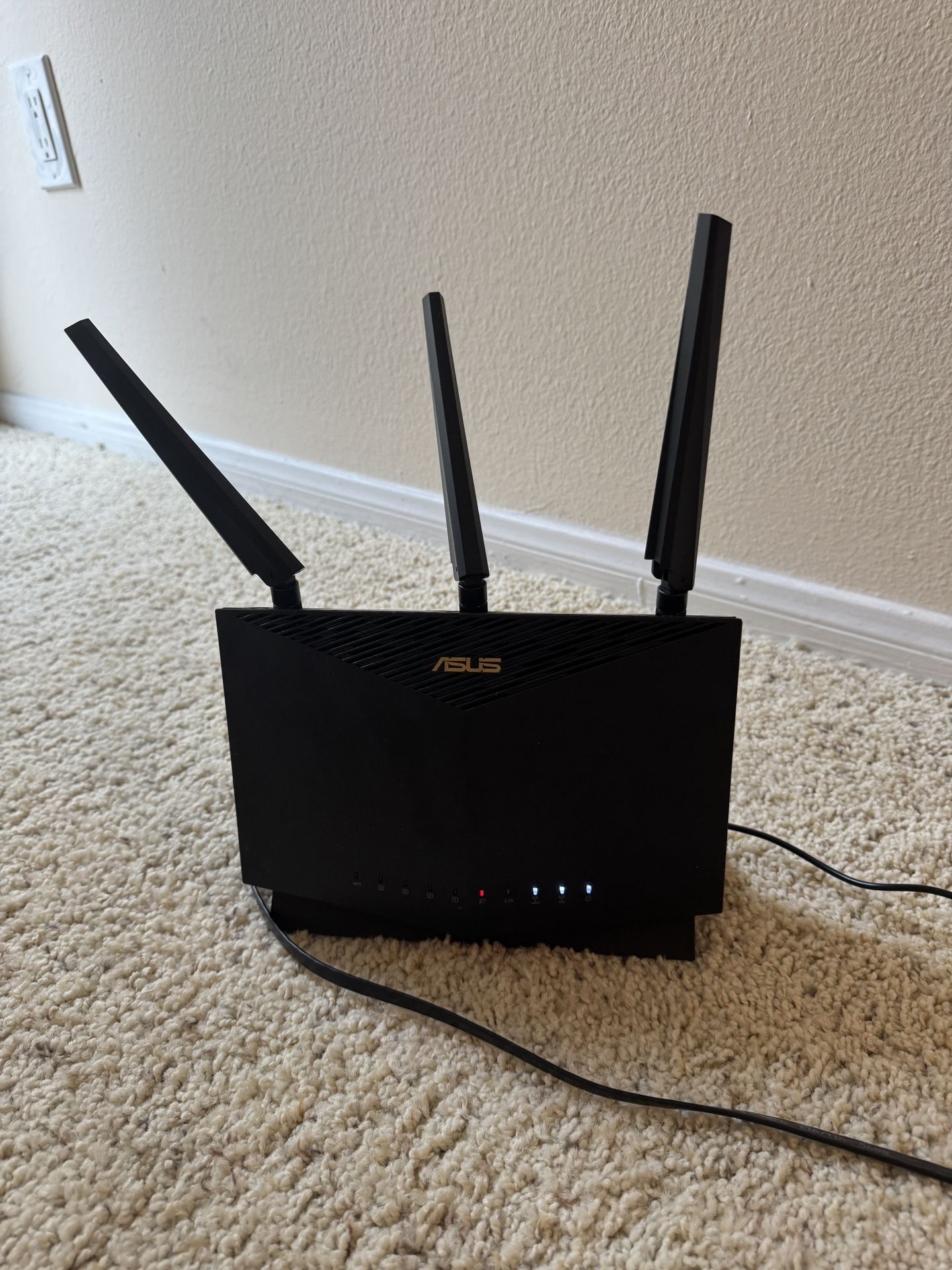 ASUS RT-AX88U Dual-Band WiFi 6 Router – Excellent Condition