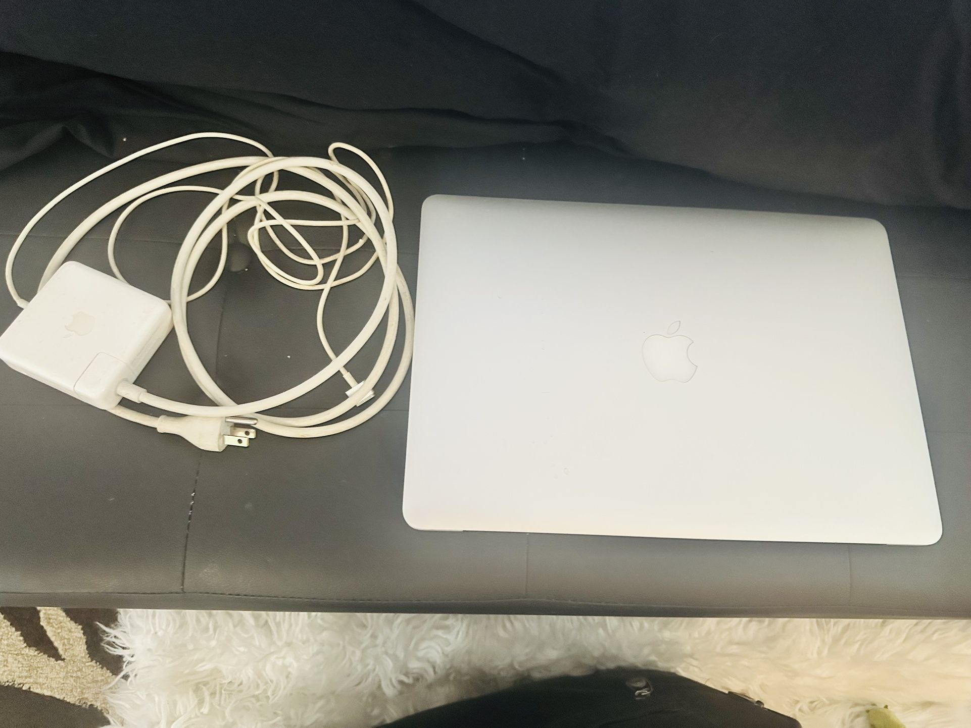 MacBook Pro 15” Retina – Intel Core i7 – Excellent Condition –