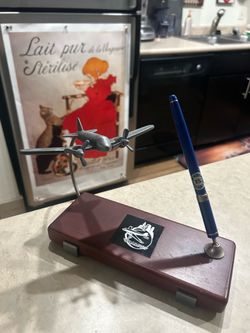 Vintage Skymaster plane desk decor