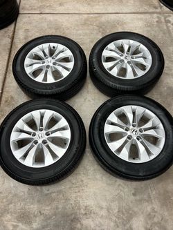 Set of Honda CR-V 17in wheels 5x114.3 (5x4.5) Tires 225/65r17 Fit Crosstour element Acura Rdx