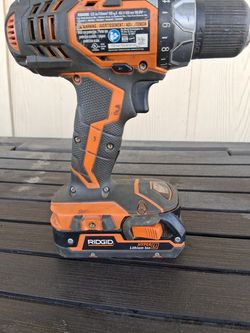 Taladro sin cargado con su bateria