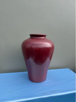 Red Glossy Decorative Art Vase, Solid Bottle Shape, Free Standing