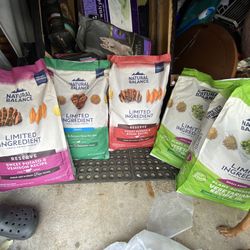 Natural Balance Dog Food Bundle! ( READ BIO ) 6 BAGS IN TOTAL BUY WHOLE BUNDLE FREE TREATS! 