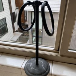 Standing towel holder