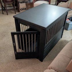 Large Indoor  Dog Crate / End Table Excellent Condition