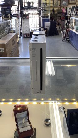 Nintendo wii w/ controller and cords
