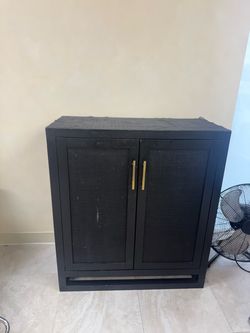 Salon cabinet