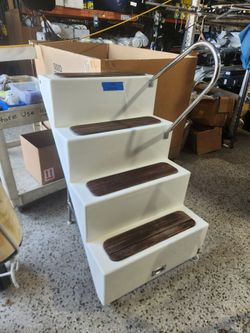 C4722-199 4-Step Fiberglass Dock Step With 2 Casters And 2 Legs