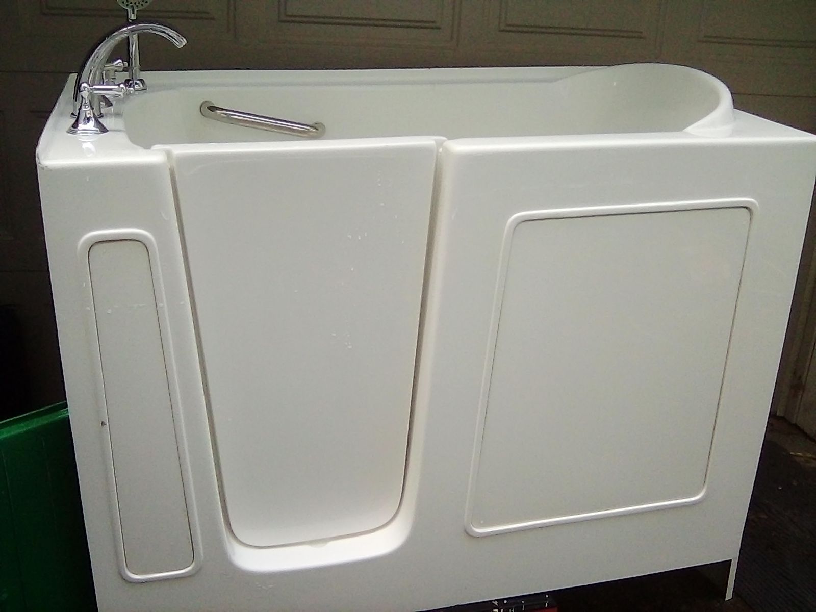 Walk In Tub , Bathtub , Walk In Bathtub