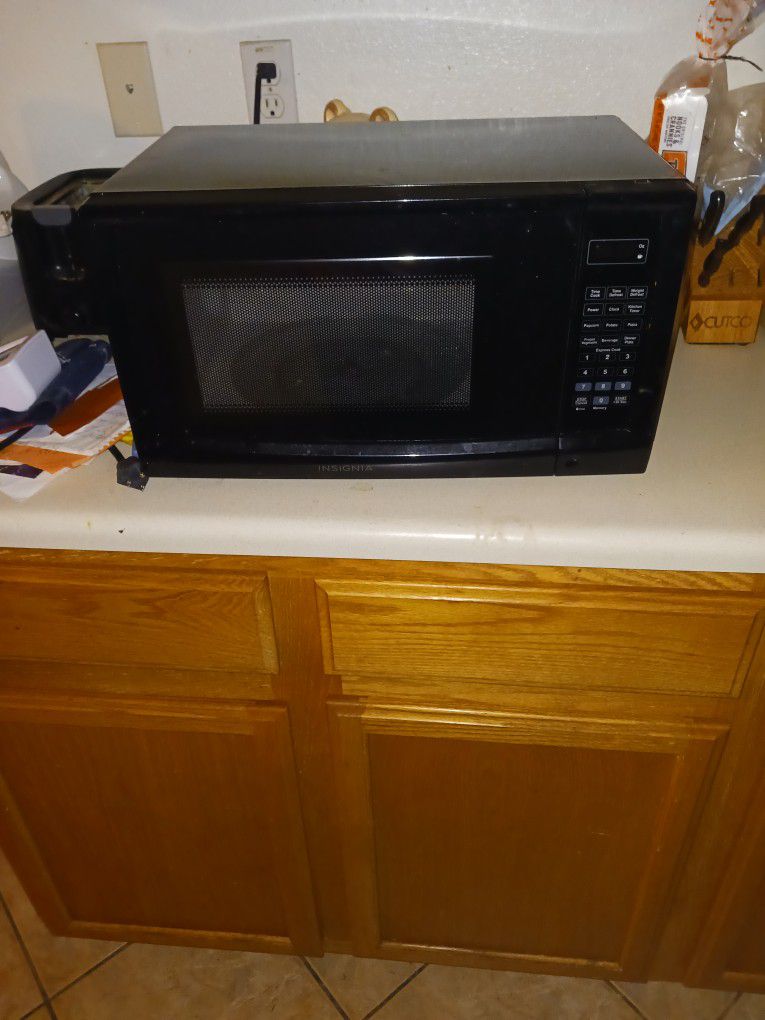 Insignia Microwave Oven