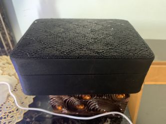 Cute Black Jewelry Holder/Case!