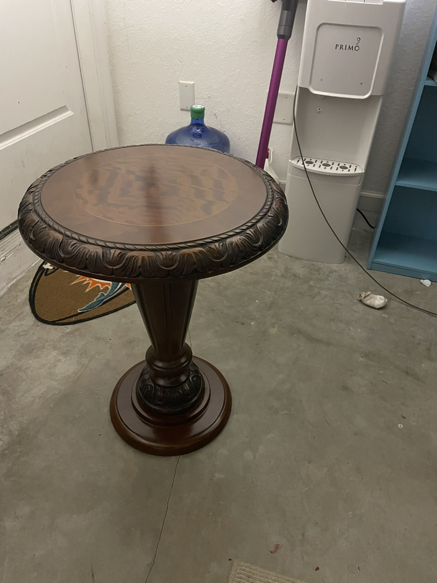 Round End Table 