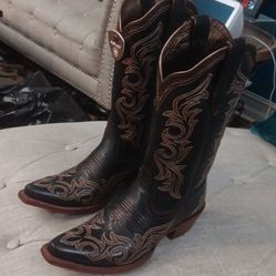 Women's Ariat Boots Futurity Limited Black Sz. 8 $120 Firm