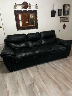 🛋️ Black Leather Sleeper Sofa – Pull-Out Bed