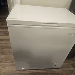 Insignia Chest Freezer 