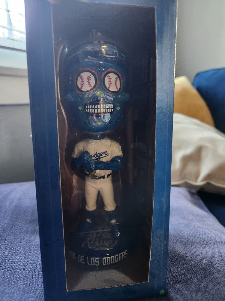 Dodgers Dia de Los Muertos Bobblehead