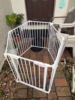 Pet or child gate - lg. Dreambaby protective gate or fence - adjustable with multiple configurations - white, 11.3 feet total long x 29” tall