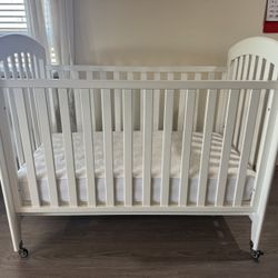 White Baby Crib With Mattress