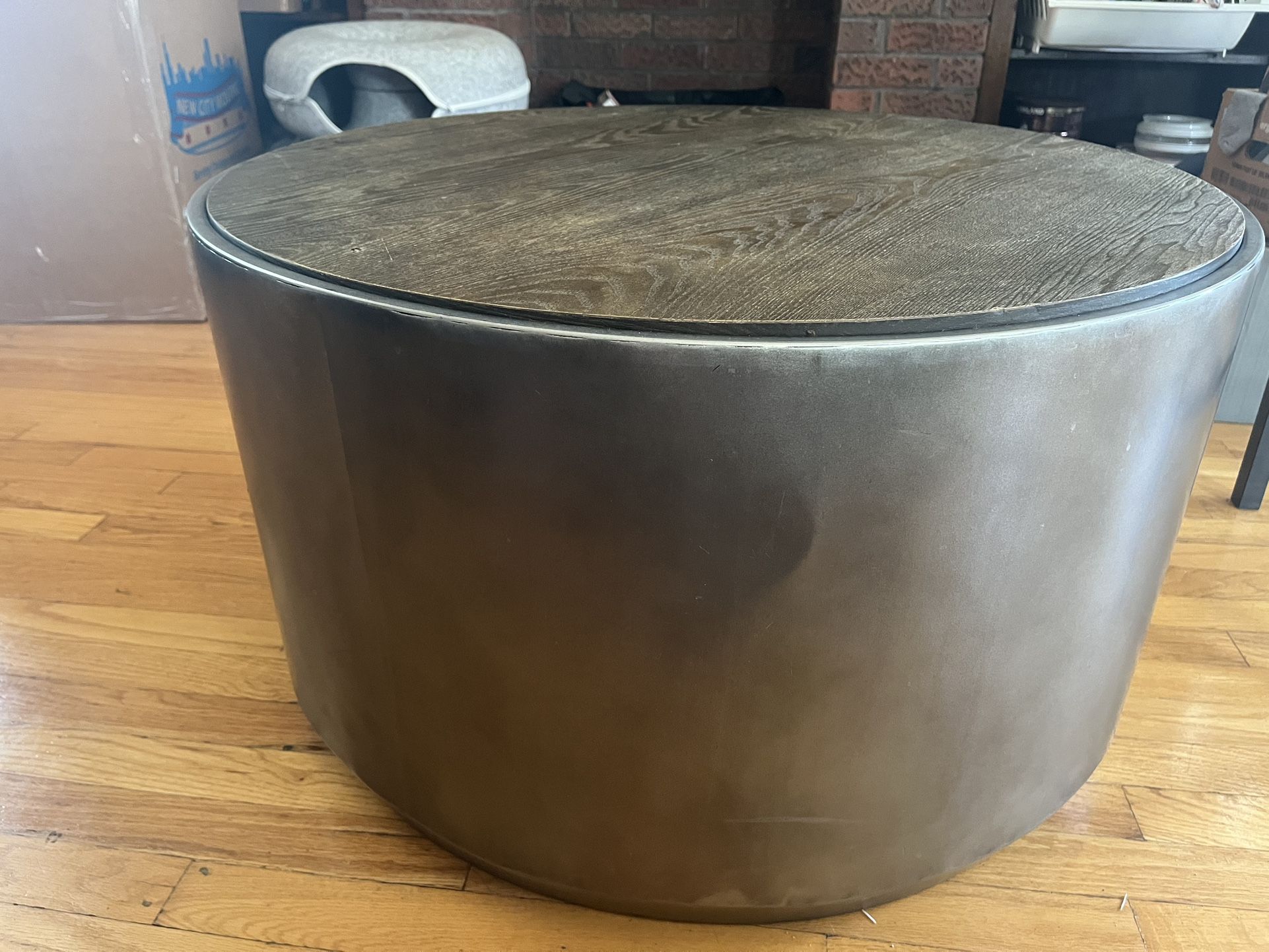 metal and wood table 25$