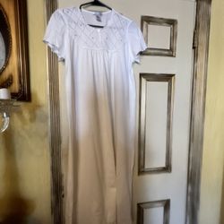 Cuddledown Size Medium Nightlight Gown Used Like New