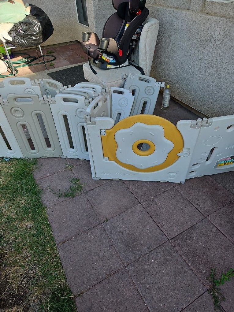 Toddler Gate Selling 30 Obo..used Been In The Garage Don't Need Anymore
