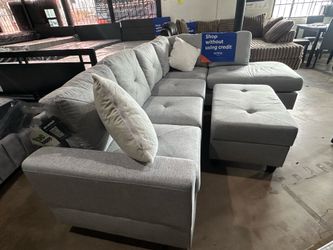 New Light Gray Sectional w/ Free Ottoman - $0 Down, Flexible Payments Available