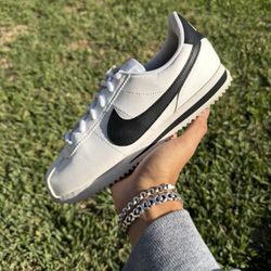 Nike Cortez GS “Basic White Black” Size 5Y/6.5W