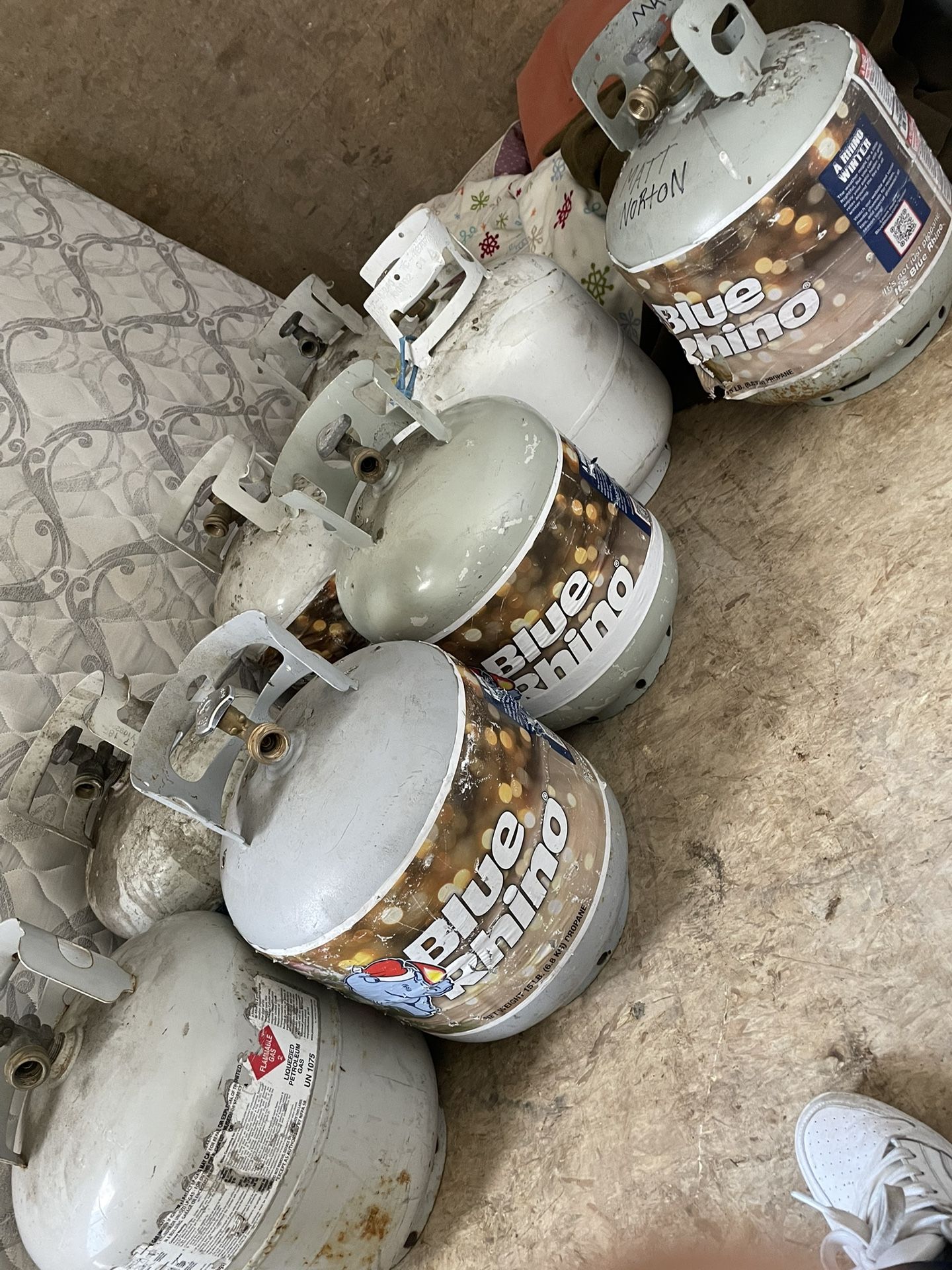 15 Propane Tanks Empty