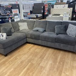 Broyhill Tripoli Sectional With Ottoman 
