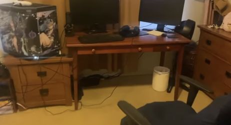 WOODEN COMPUTER DESK