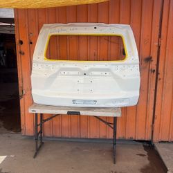 2021-2026 Tahoe Suburban Yukon Tailgate 