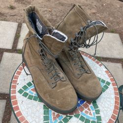 "Belleville Men's Tan Military Comb Belleville Men's Tan Military Combat Boots - 14R - Built to Tackle Any Weather"brand new