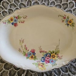 Homer Laughlin Virginia Rose Vintage Serving Platter 11" long x 8.5" wide

Made in the USA

