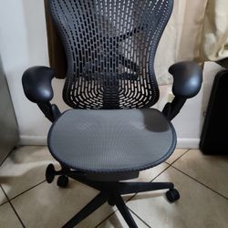 Office Chair  - Herman Miller 2 