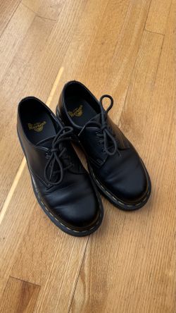 Black Dr. Martens, Size 6 US M, 7 US L
