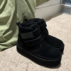UGG Black Platform Boots – Women’s Size 8 – Like New