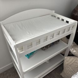 BRAND NEW Delta Children Infant White Changing Table with Pad 