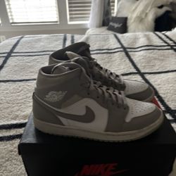 Jordan 1 Mid Linen- Authentic 
